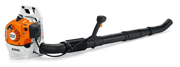Die rückentragbaren Laubbläser STIHL BR überzeugen durch eine komfortable Bedienung und eine starke Leistung. Rückentragbare Blasgeräte von STIHL online kaufen