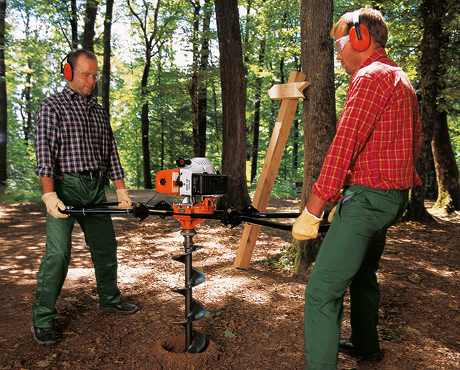 Mit dem passenden STIHL Erdbohrer Ersatzteil wird Dein Bohrgerät zur kraftvollen Hilfe beim Graben von Erdlöchern. STIHL Erdbohrer Ersatzteile finden