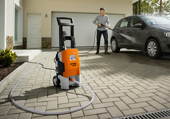 Egal ob Terrasse oder Familienwagen - Mit einem Hochdruckreiniger von STIHL sorgst Du für glänzende Auftritte und perfekte Sauberkeit. STIHL Hochdruckreiniger online bestellen